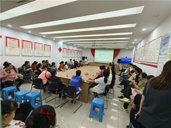 湘军麓和所文钰律师受陡岭社区邀请开展预防未成年犯罪普法宣讲